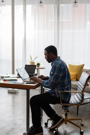 linkedin-sales-solutions-Sf91sSGjg5k-unsplash (1)
